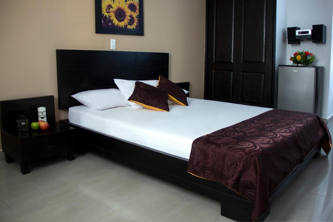 Hotel Plazuela San Ignacio Medellin Bagian luar foto