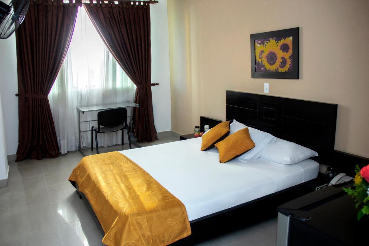 Hotel Plazuela San Ignacio Medellin Bagian luar foto